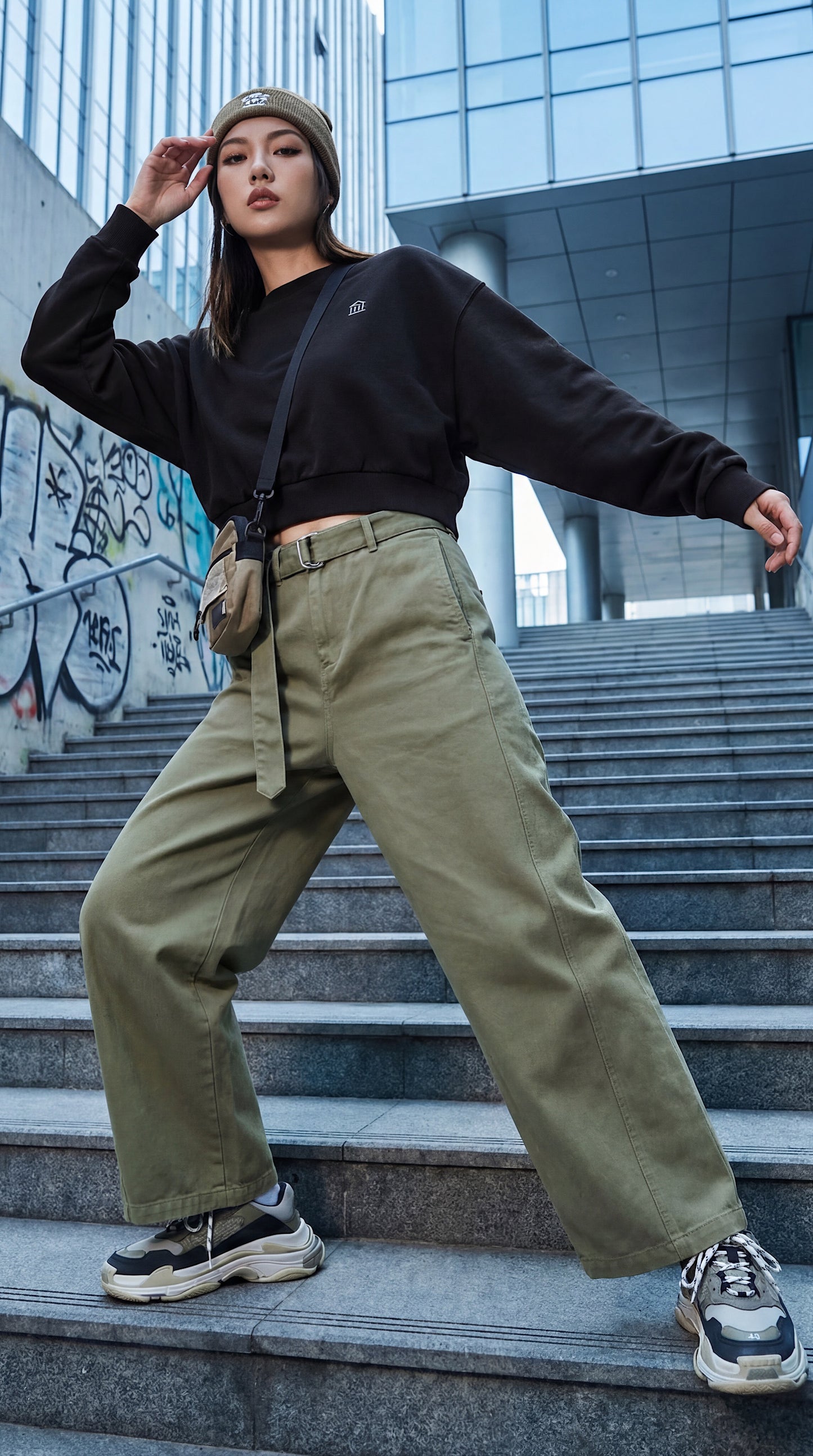 Belted Barrel-leg Chino Pants